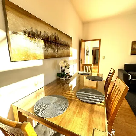 Attraktive Im Schoenen Hinterhof Apartment